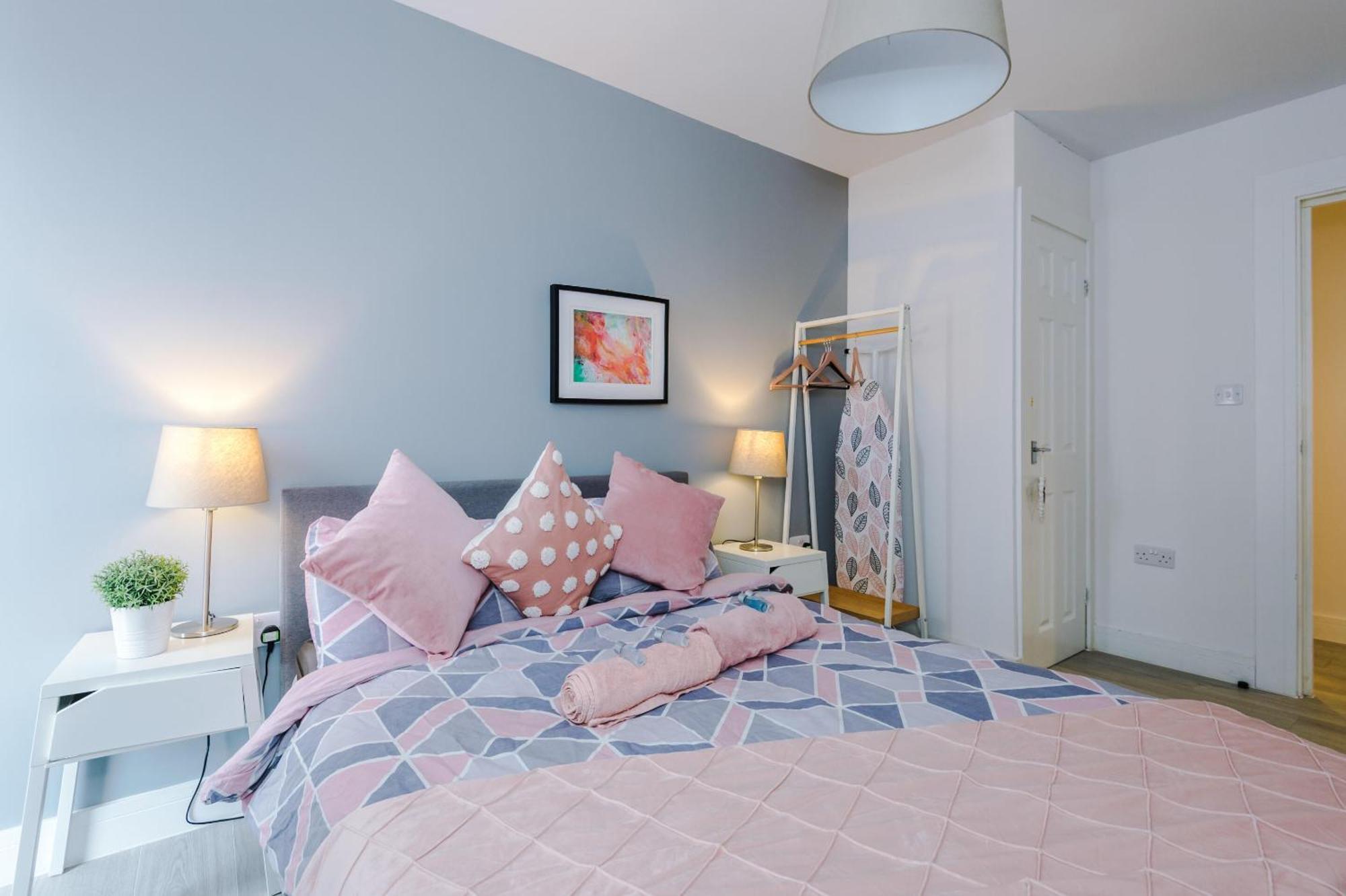 Opp Liverpool - Perfect For Contractors And Travellers, Big Savings Booking 4 Nights Or More! Apartment Room photo