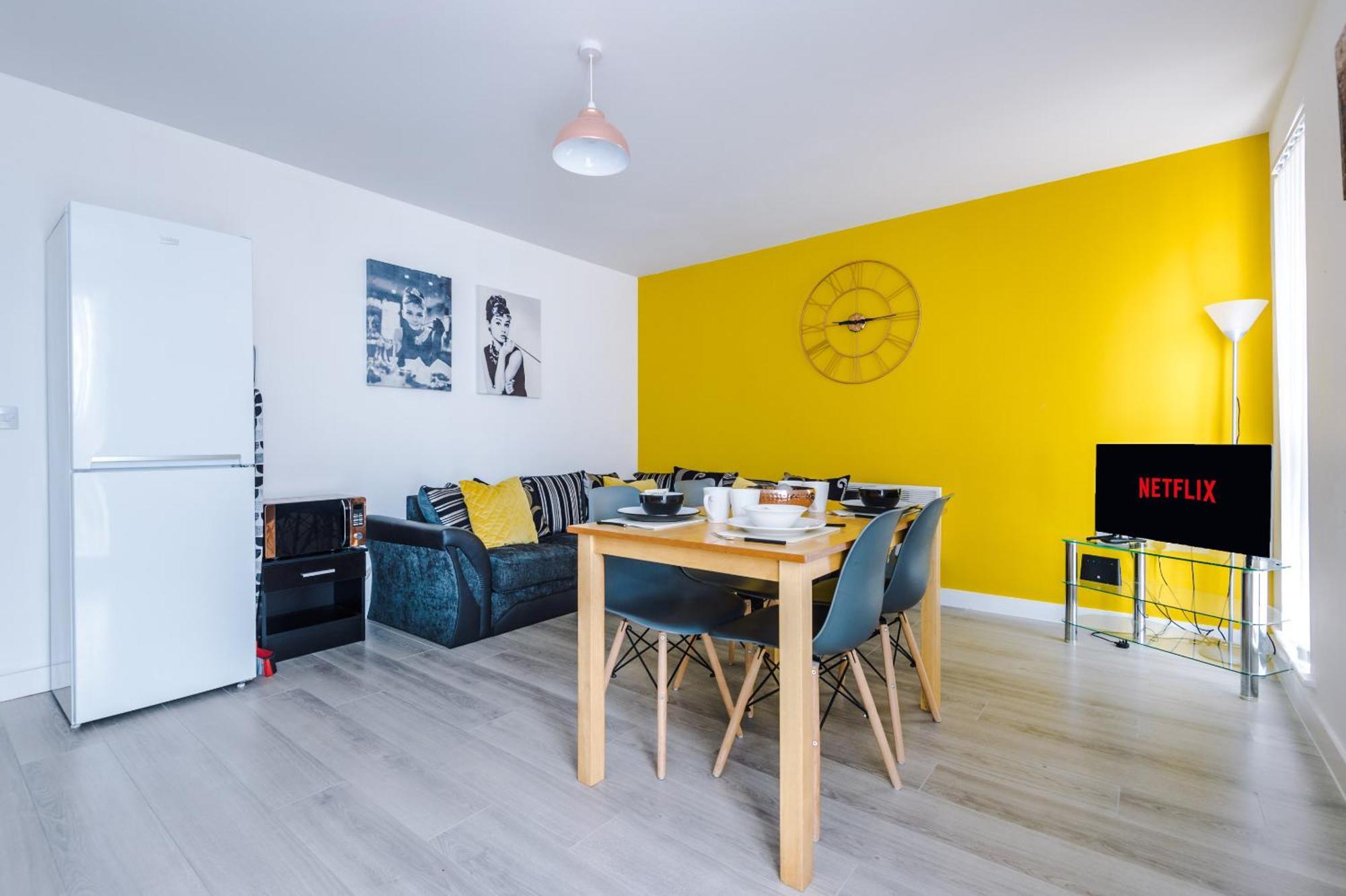 Opp Liverpool - Perfect For Contractors And Travellers, Big Savings Booking 4 Nights Or More! Apartment Room photo