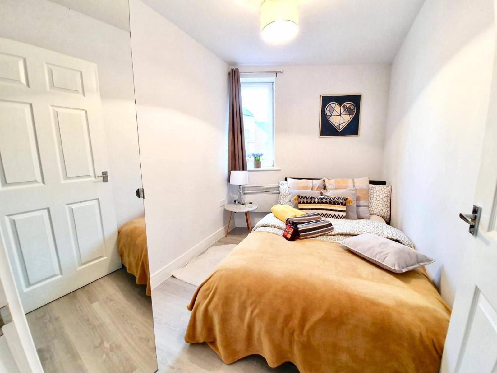 Opp Liverpool - Perfect For Contractors And Travellers, Big Savings Booking 4 Nights Or More! Apartment Room photo